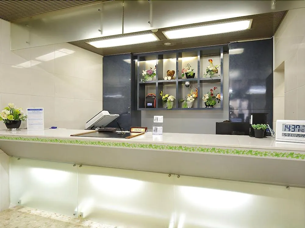 Grampus Inn Osaka Namba 3*,