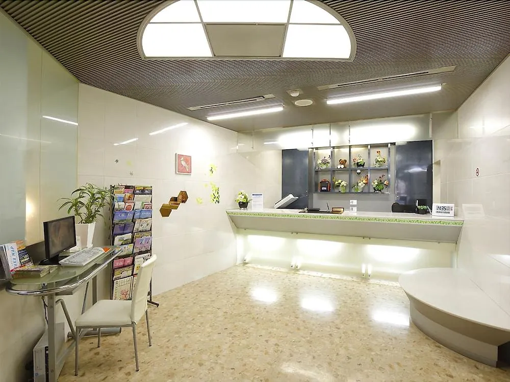 Grampus Inn Osaka 3*,