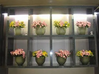 Grampus Inn Osaka 3*,